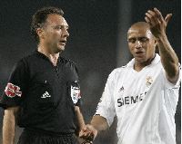 Un linier insult&oacute; al banquillo del Madrid